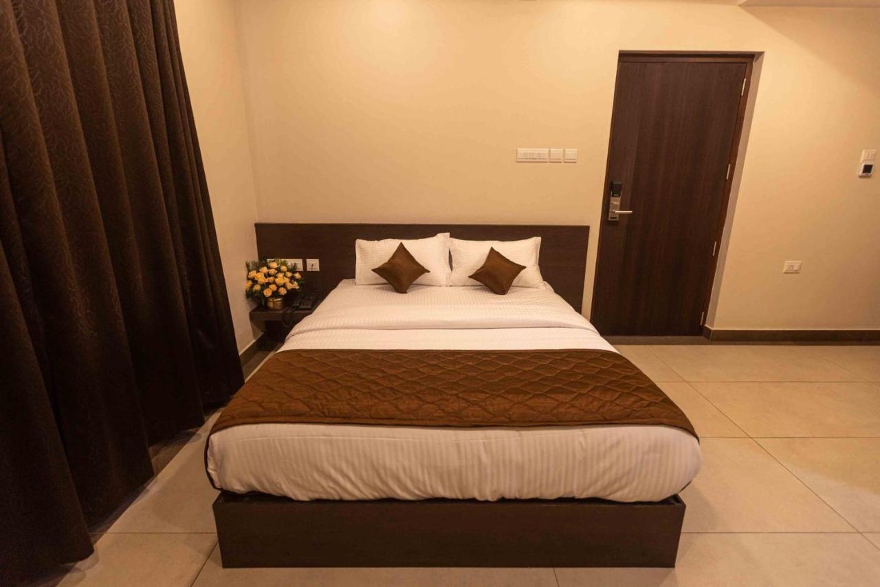 Hotel Pankaj Residency Guruvayur Bagian luar foto