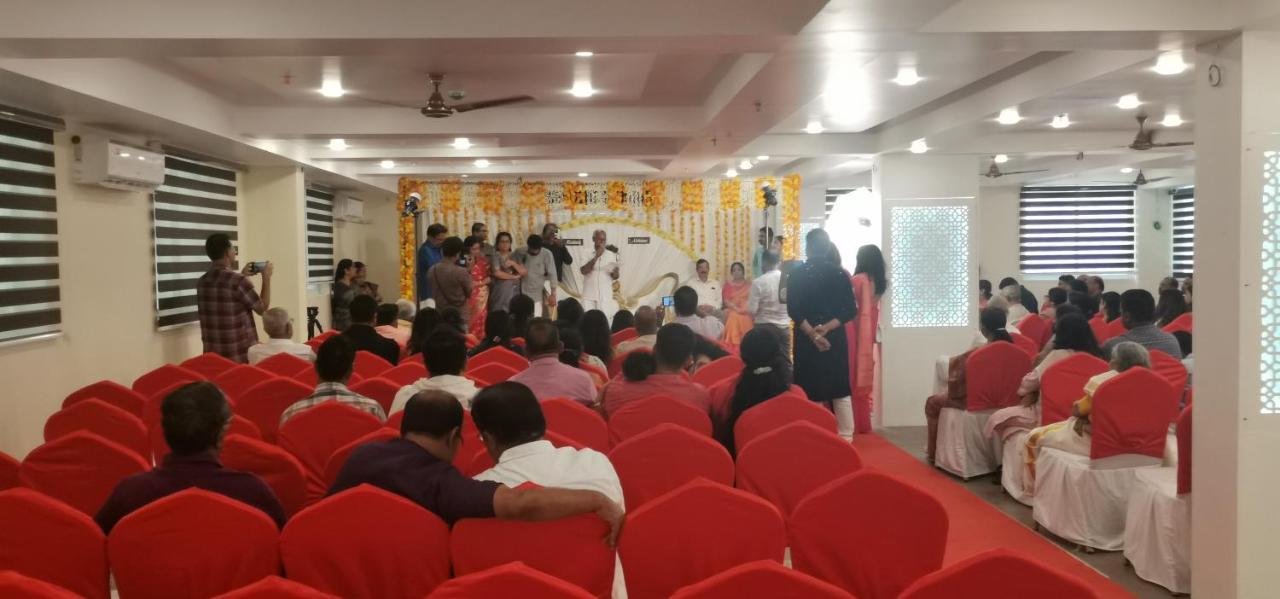 Hotel Pankaj Residency Guruvayur Bagian luar foto