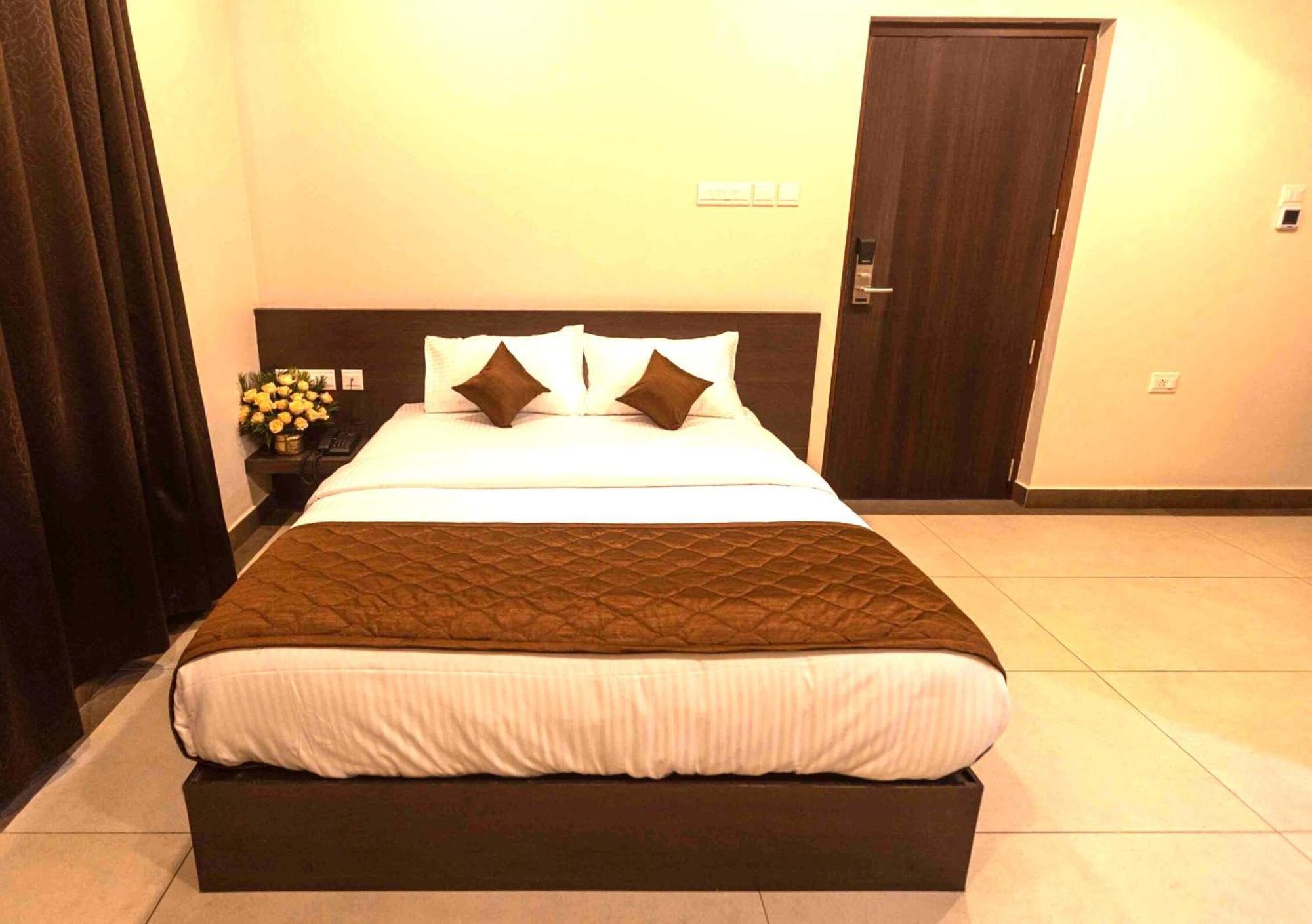 Hotel Pankaj Residency Guruvayur Bagian luar foto