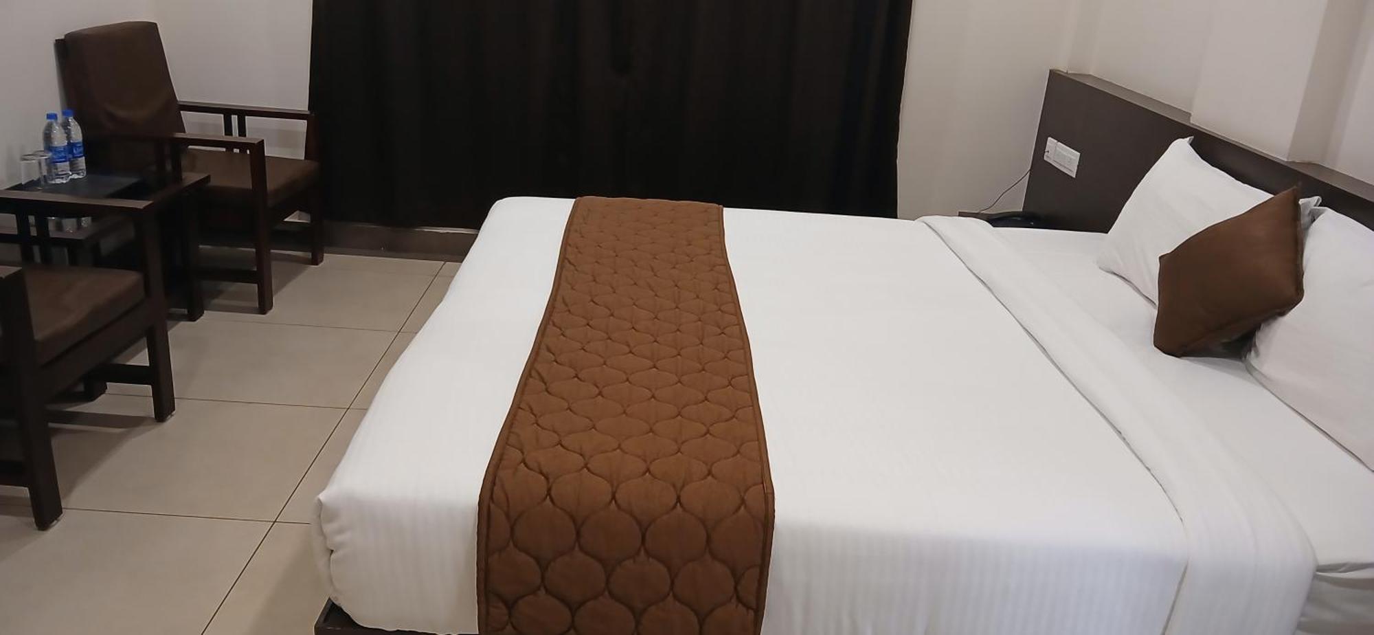 Hotel Pankaj Residency Guruvayur Bagian luar foto