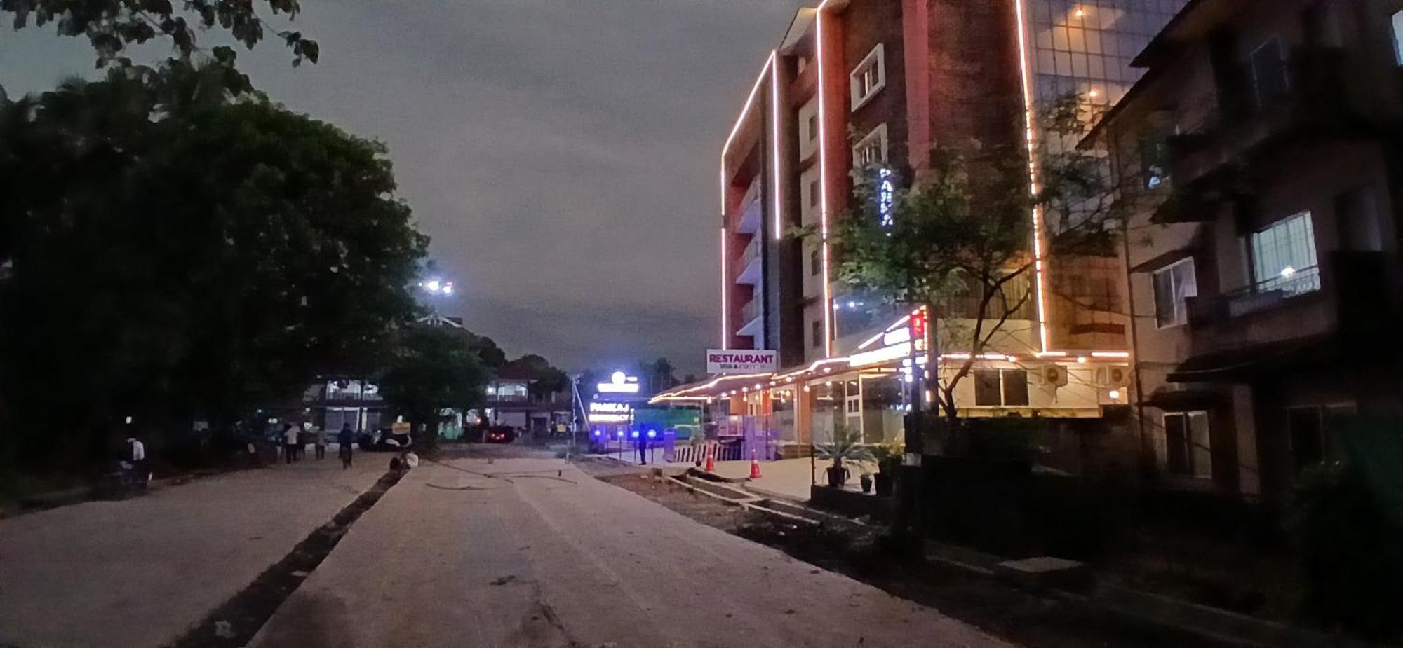 Hotel Pankaj Residency Guruvayur Bagian luar foto