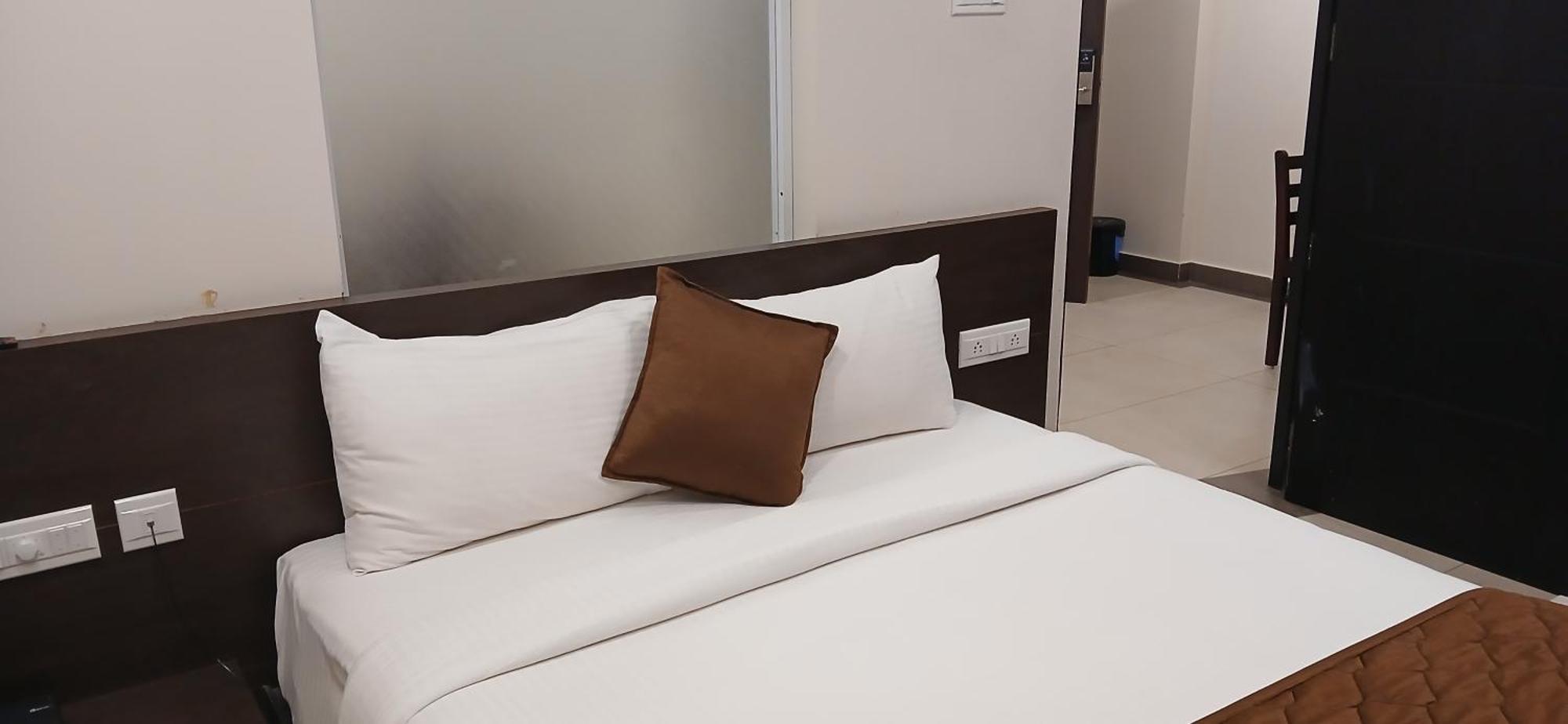 Hotel Pankaj Residency Guruvayur Bagian luar foto