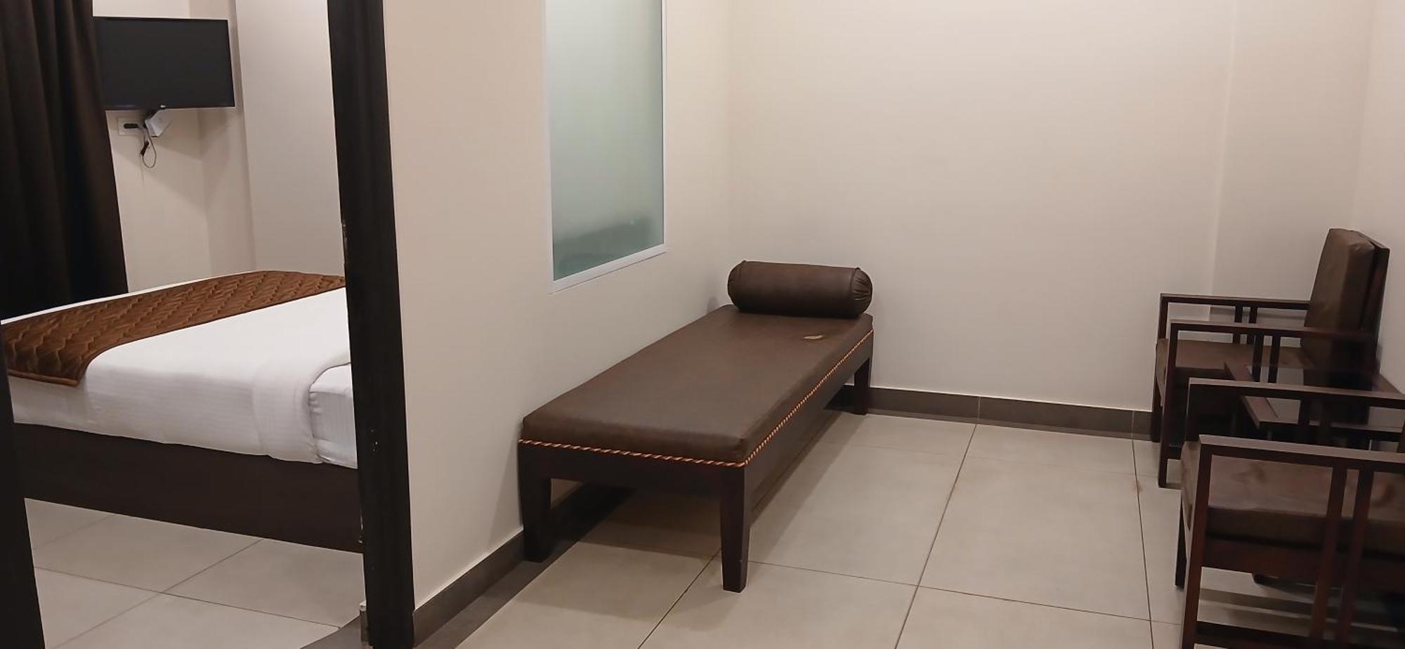 Hotel Pankaj Residency Guruvayur Bagian luar foto