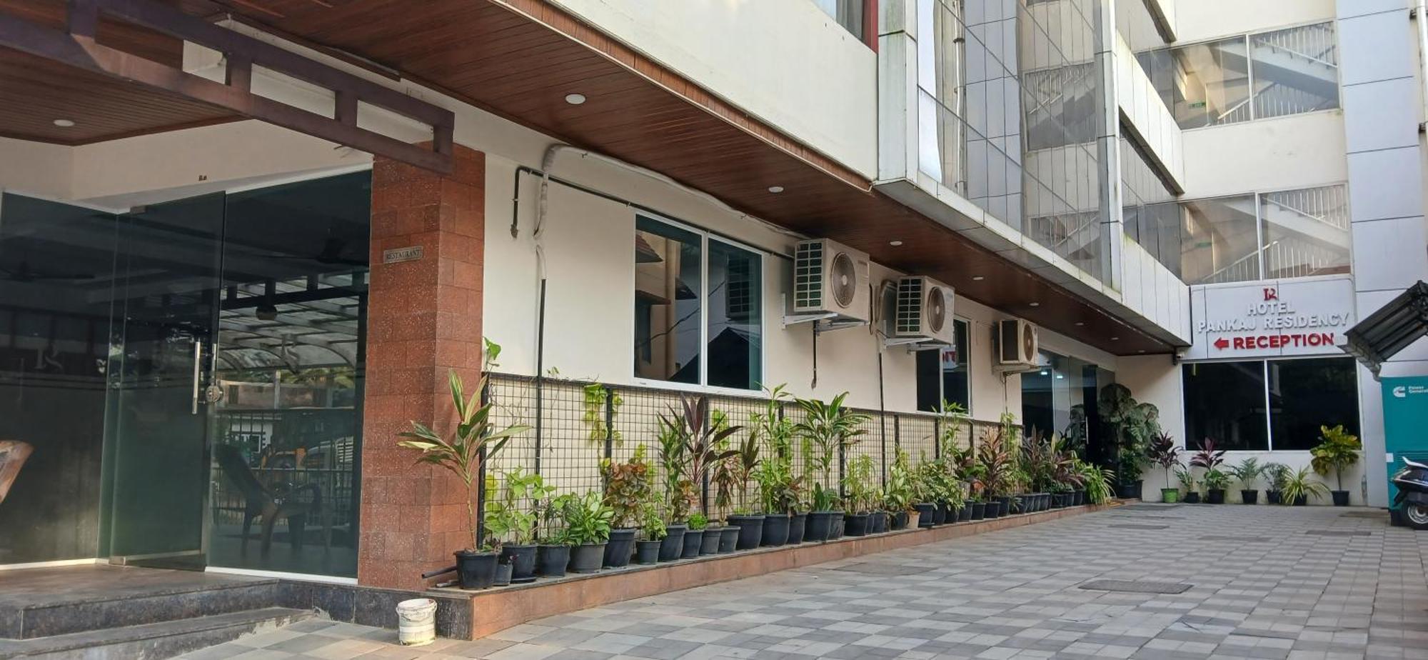 Hotel Pankaj Residency Guruvayur Bagian luar foto