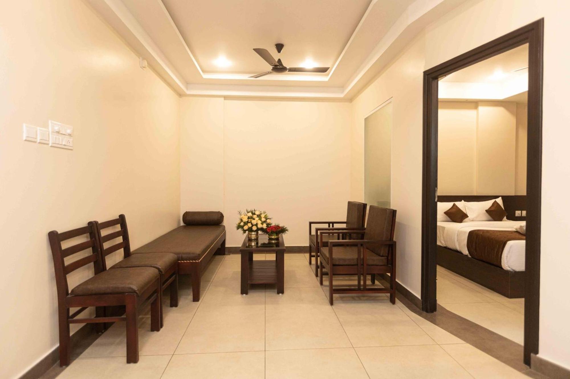 Hotel Pankaj Residency Guruvayur Bagian luar foto