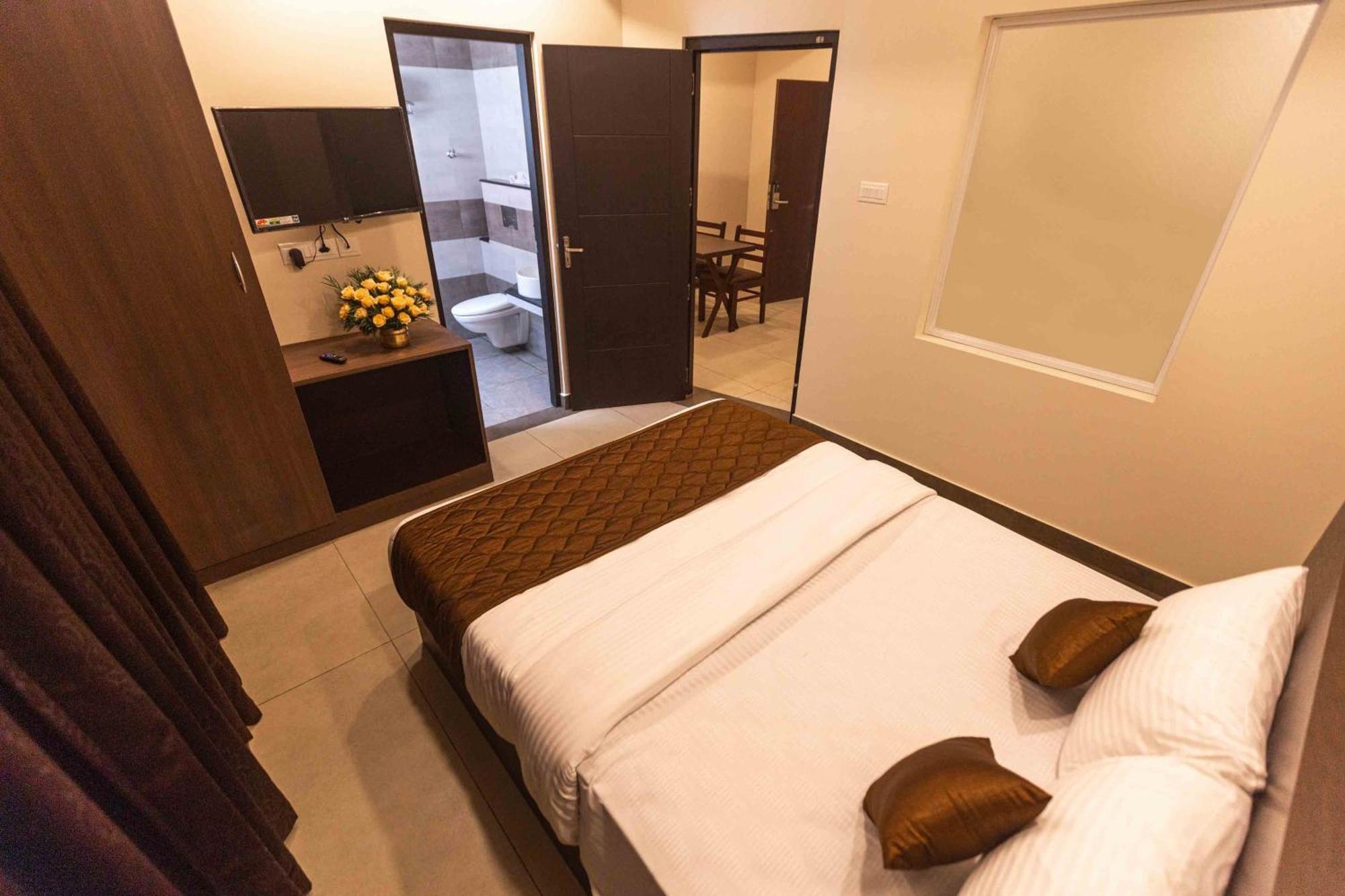 Hotel Pankaj Residency Guruvayur Bagian luar foto