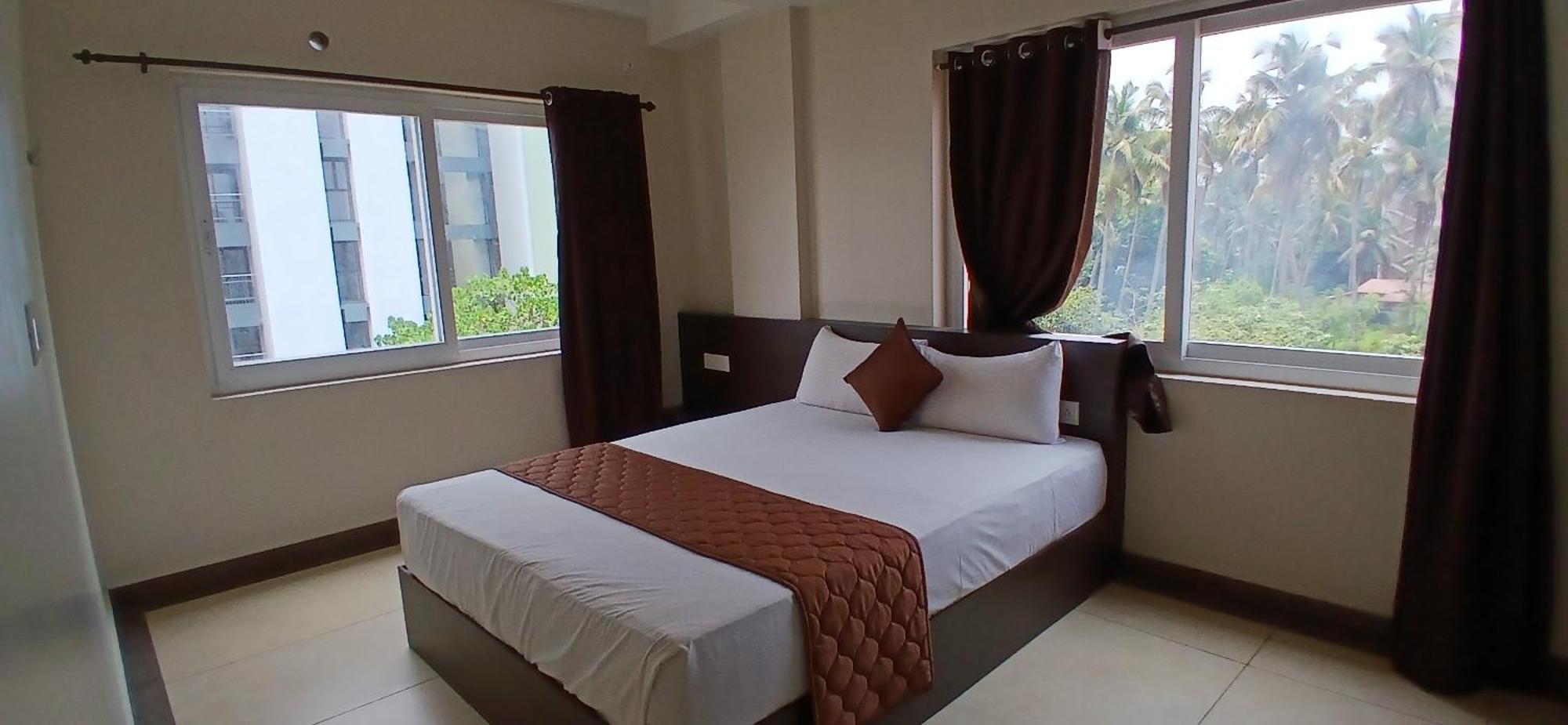 Hotel Pankaj Residency Guruvayur Bagian luar foto