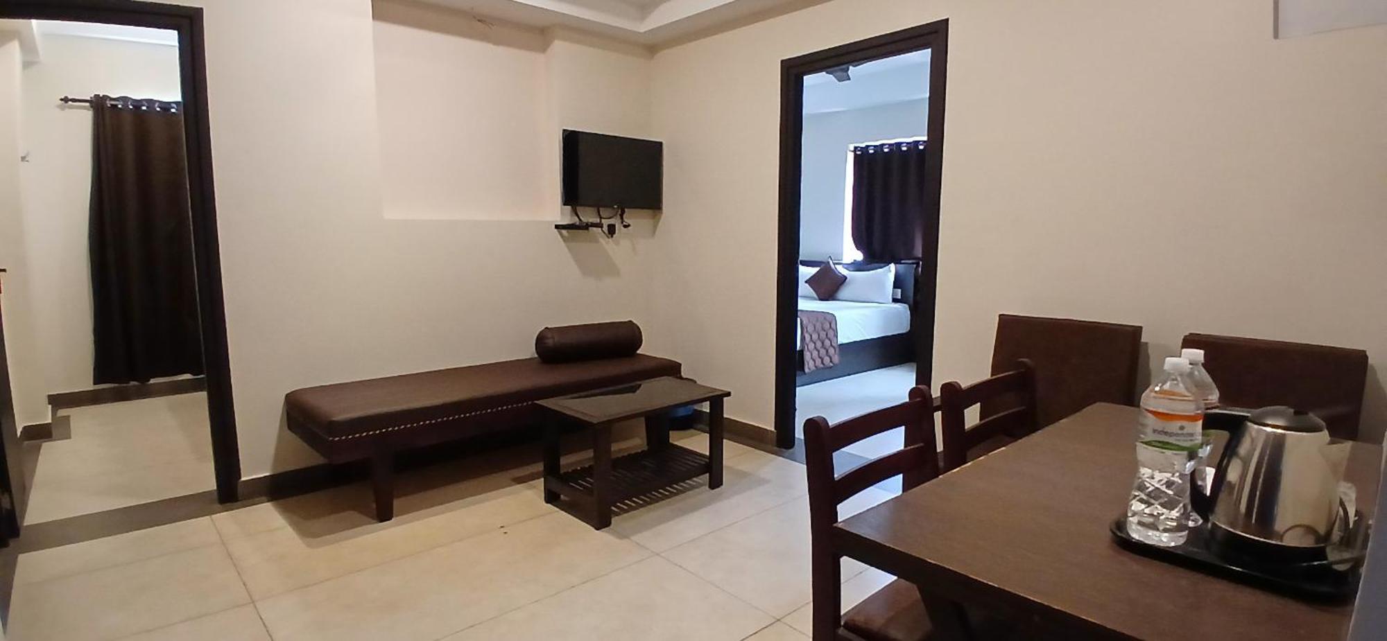 Hotel Pankaj Residency Guruvayur Bagian luar foto